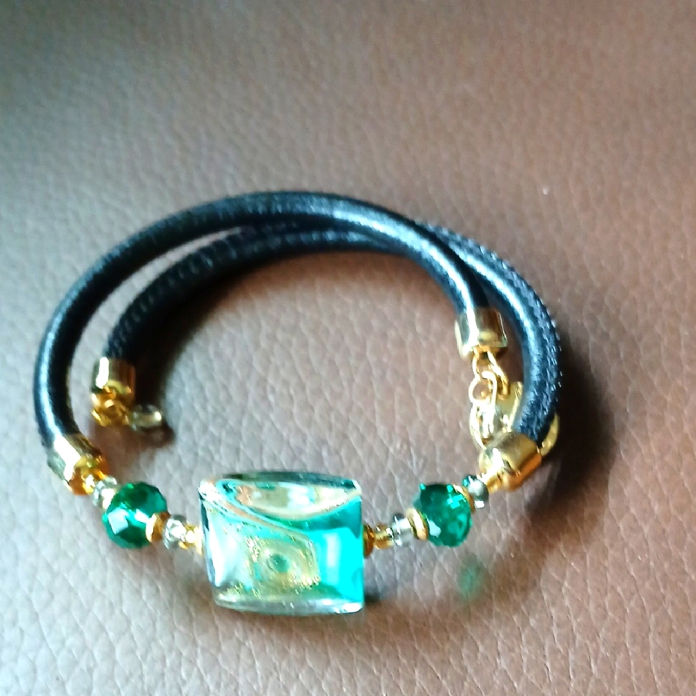 ANTONIO VACCARI Chic Gold and Green Bracelet